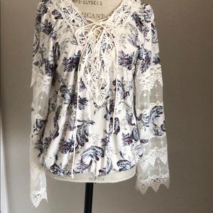 WHBM LONG-SLEEVE LACE-UP FLORAL BOHO TOP L
